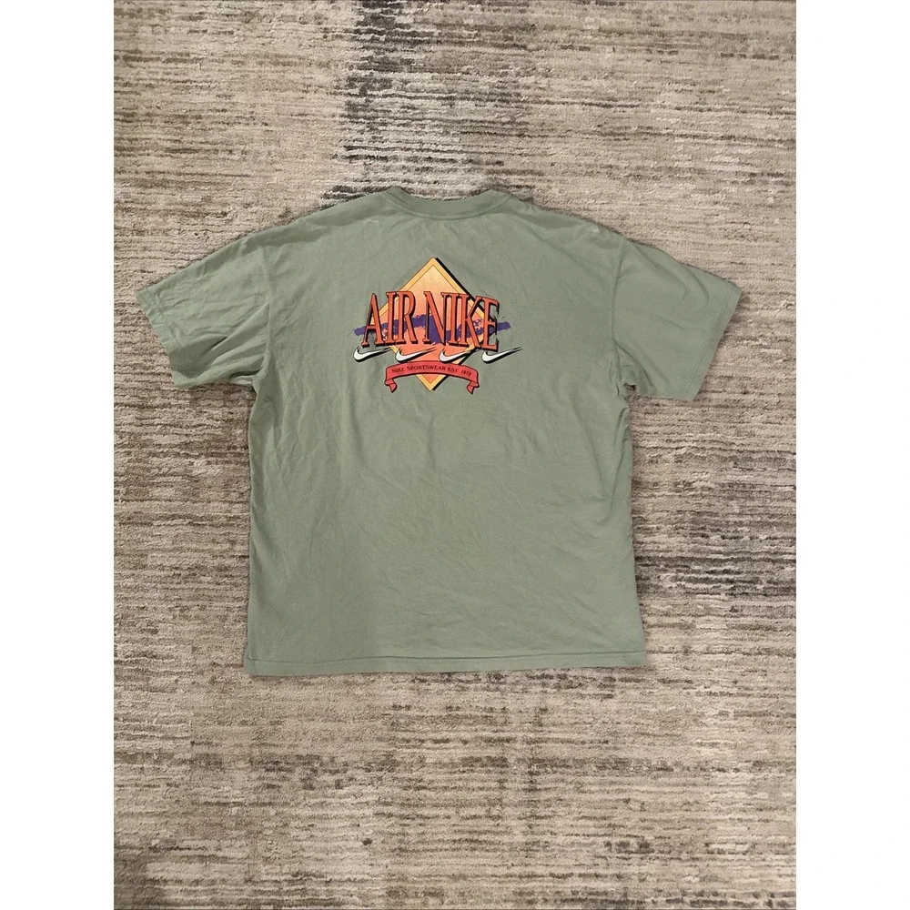 The Nike Tee Men Flat Green Sz L DNA Air Light Big Chest Logo Crewneck DD1376006